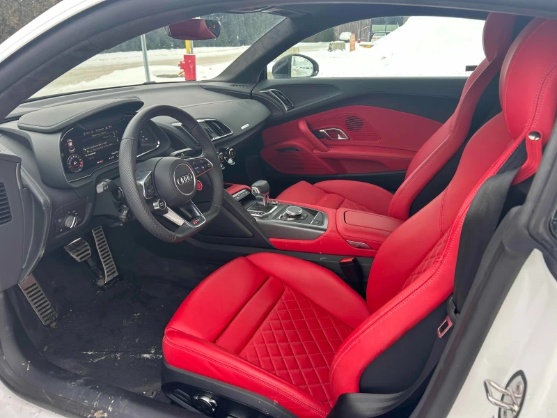 Audi R8 V10 PERFORMANCE| ПОДГРЕВИ| BANG&OLUFSEN| CARFAX, снимка 5 - Автомобили и джипове - 53495631