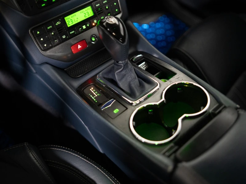 Maserati GranTurismo 4.7 V8 * BOSE * БЕЗ ИНЦИДЕНТИ * * СЕРВИЗНА ИСТОРИЯ, снимка 14 - Автомобили и джипове - 53586979