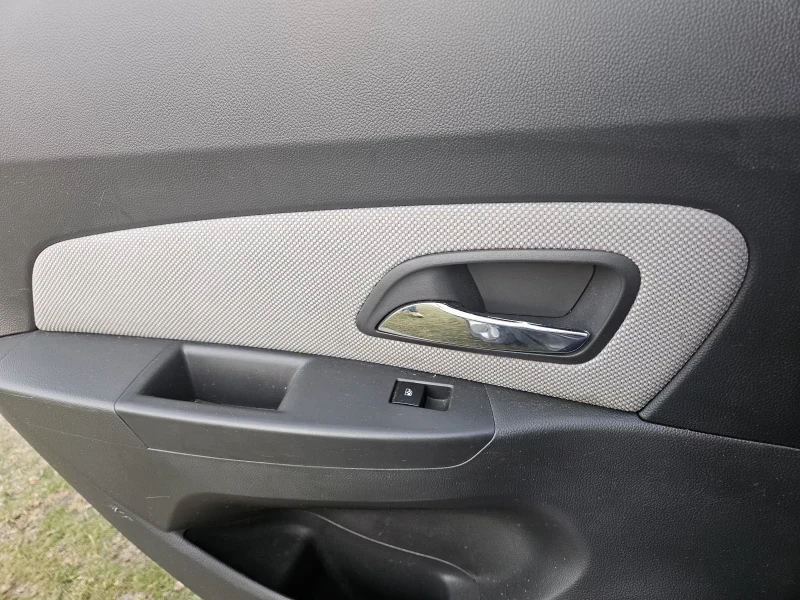 Chevrolet Cruze 2.0 VCDI, снимка 13 - Автомобили и джипове - 52694004