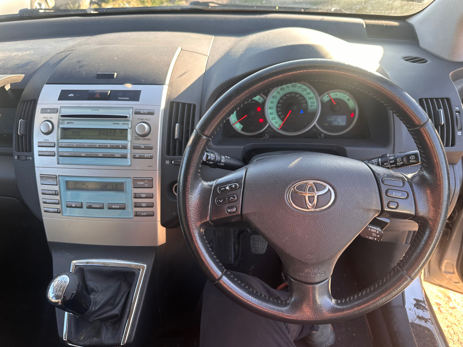 Toyota Corolla verso 2.2 D-4D 136к.с - изображение 7