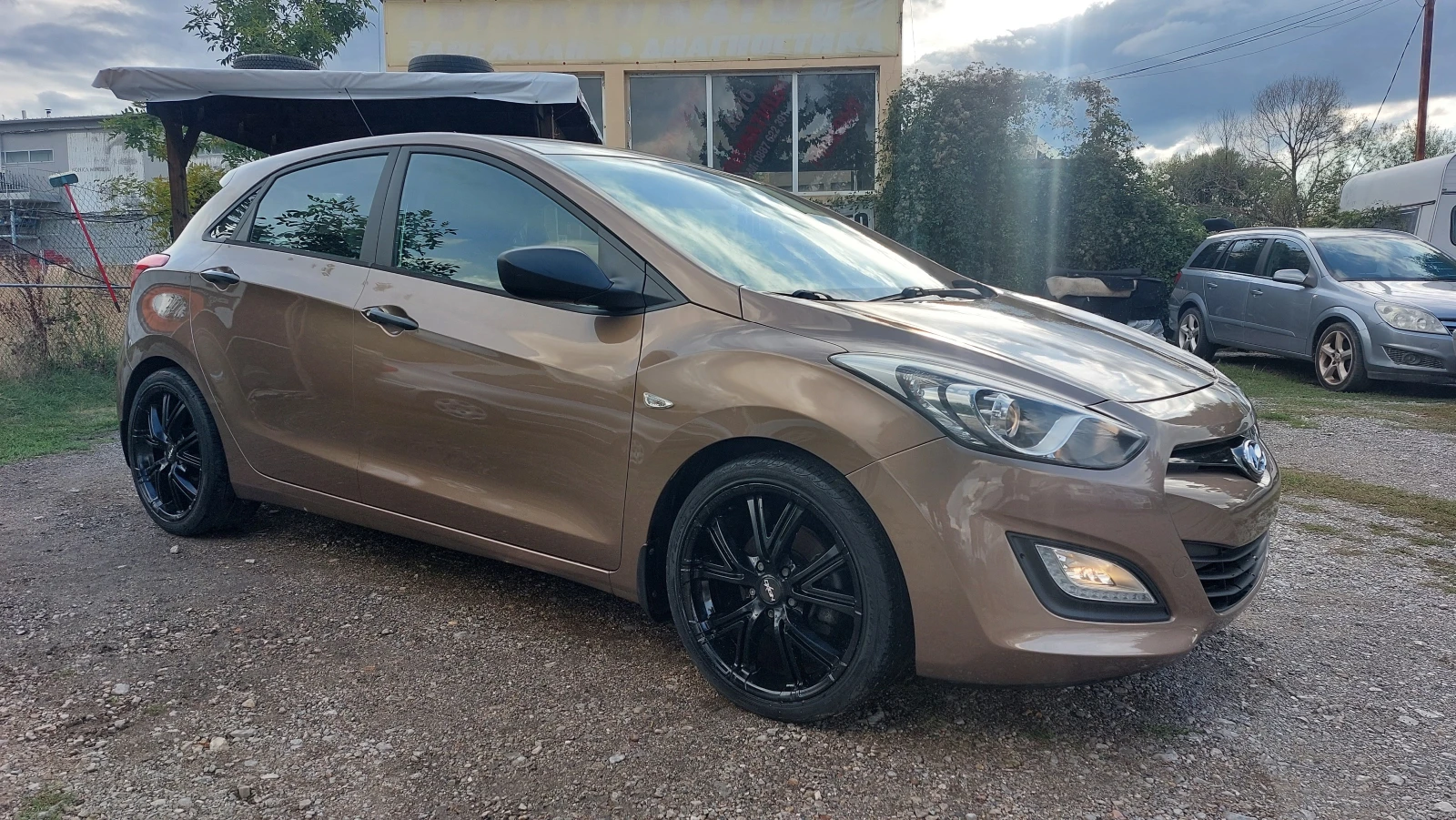 Hyundai I30 1.4 бензин, хечбек, 5врати - изображение 9