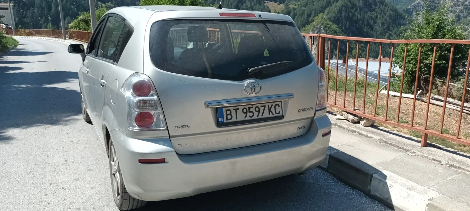 Toyota Corolla verso 2.2 - изображение 2