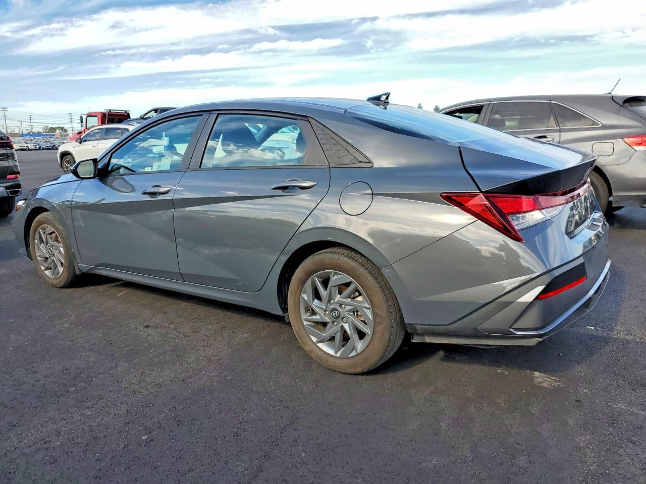 Hyundai Elantra SEL - изображение 4