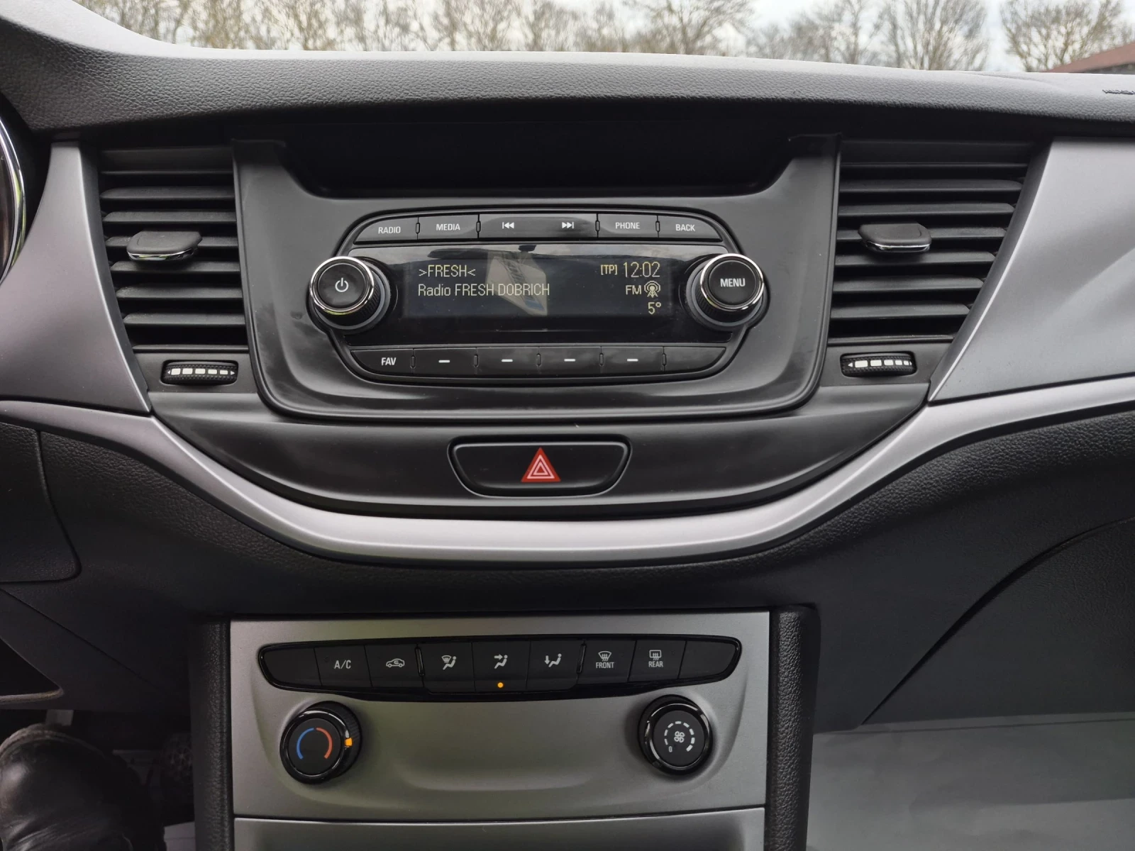 Opel Astra 1.4i 4цил.41000 km, снимка 11 - Автомобили и джипове - 53620818