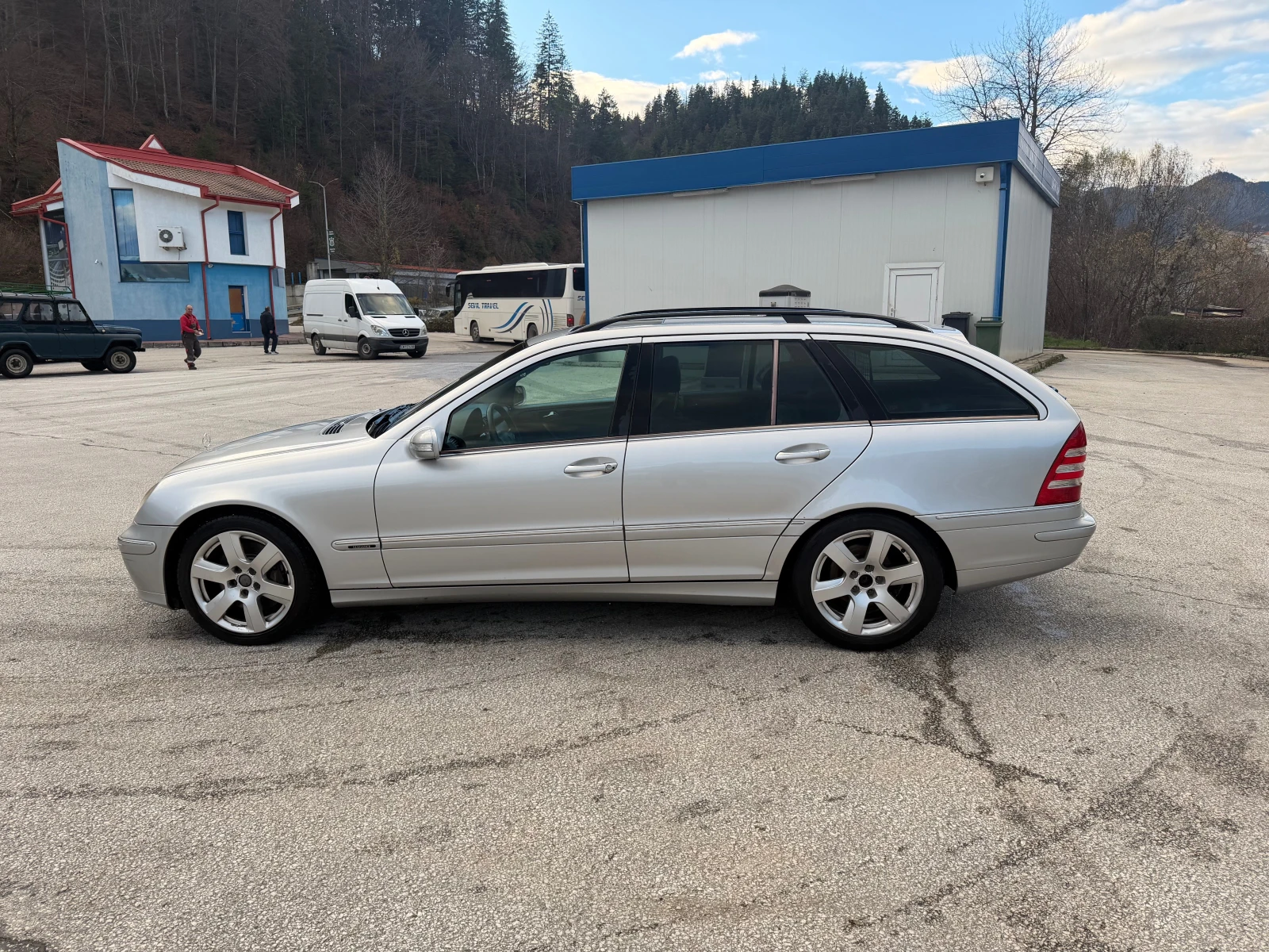 Mercedes-Benz C 320, снимка 3 - Автомобили и джипове - 53906351
