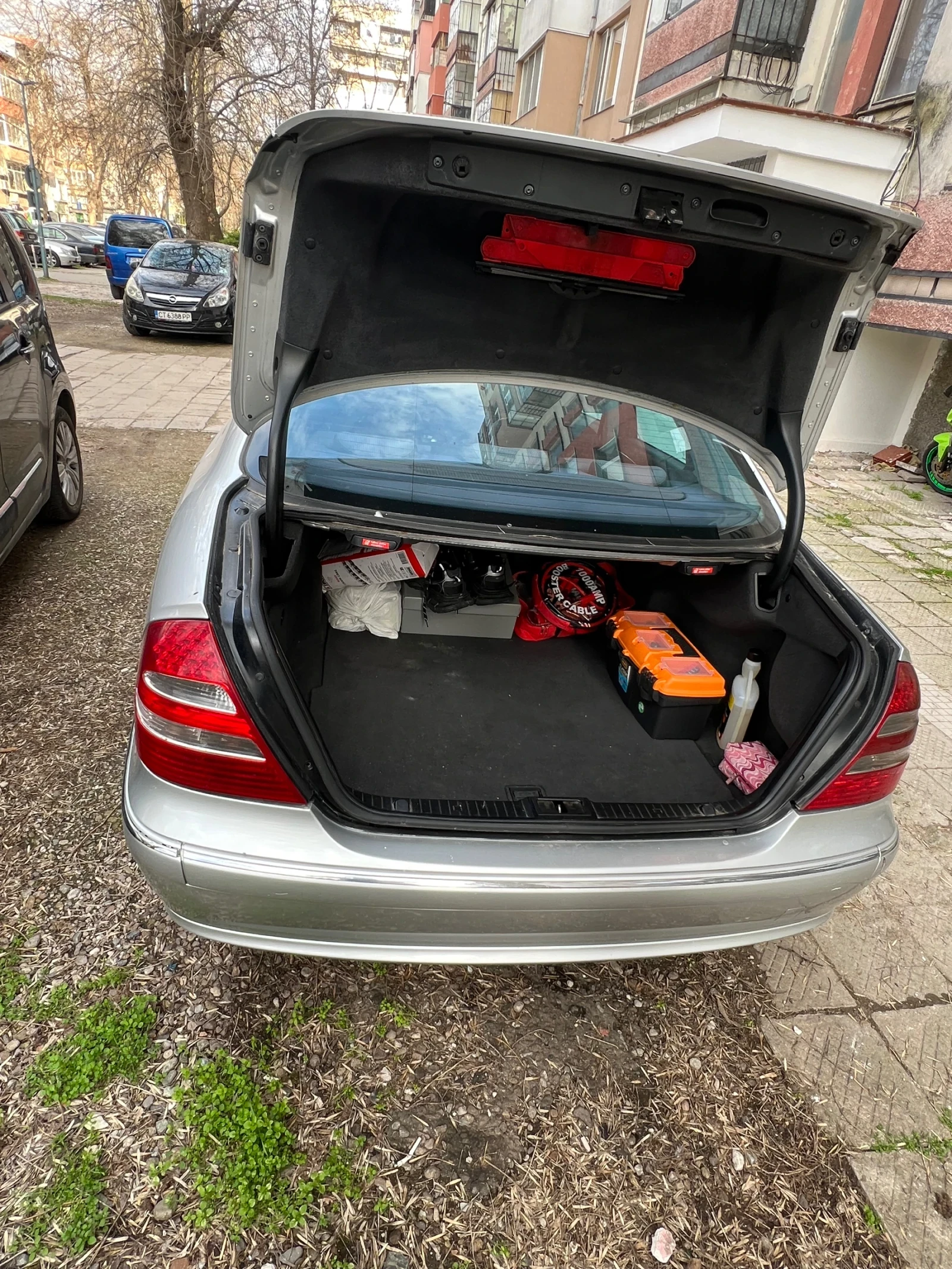 Mercedes-Benz E 220, снимка 6 - Автомобили и джипове - 53987605