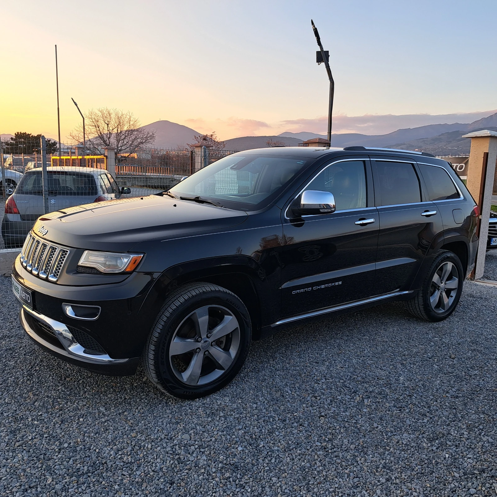 Jeep Grand cherokee SUMMIT* 5.7* V8* DISTRONIC* PANORAMA* KEYLESS&GO*  - изображение 2