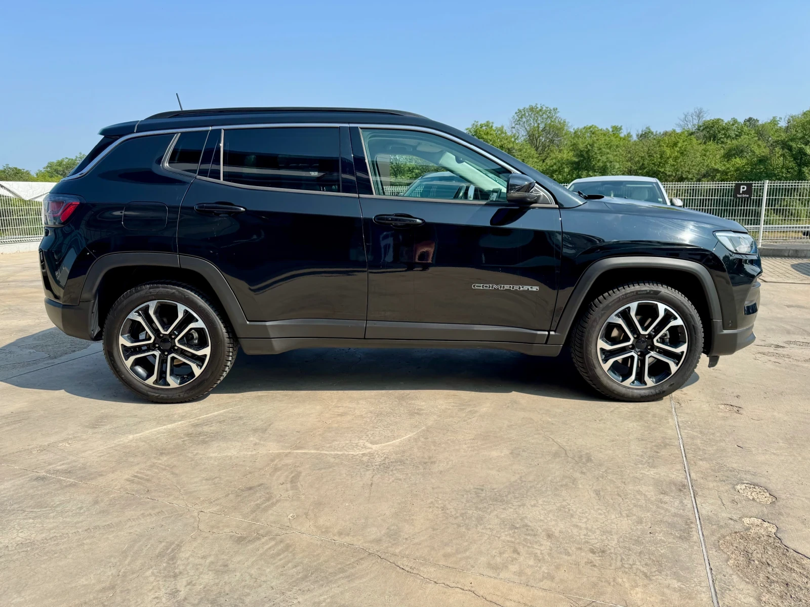 Jeep Compass Limited 1.5M-hev 130кс 1-Ви собственик 48V Petrol  - изображение 4