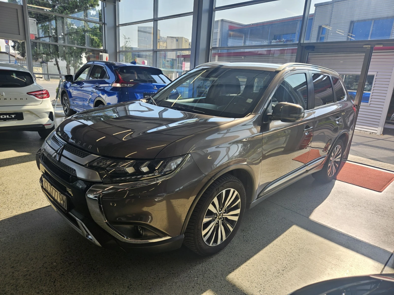 Mitsubishi Outlander 2.0 INSTYLE CVT - изображение 2