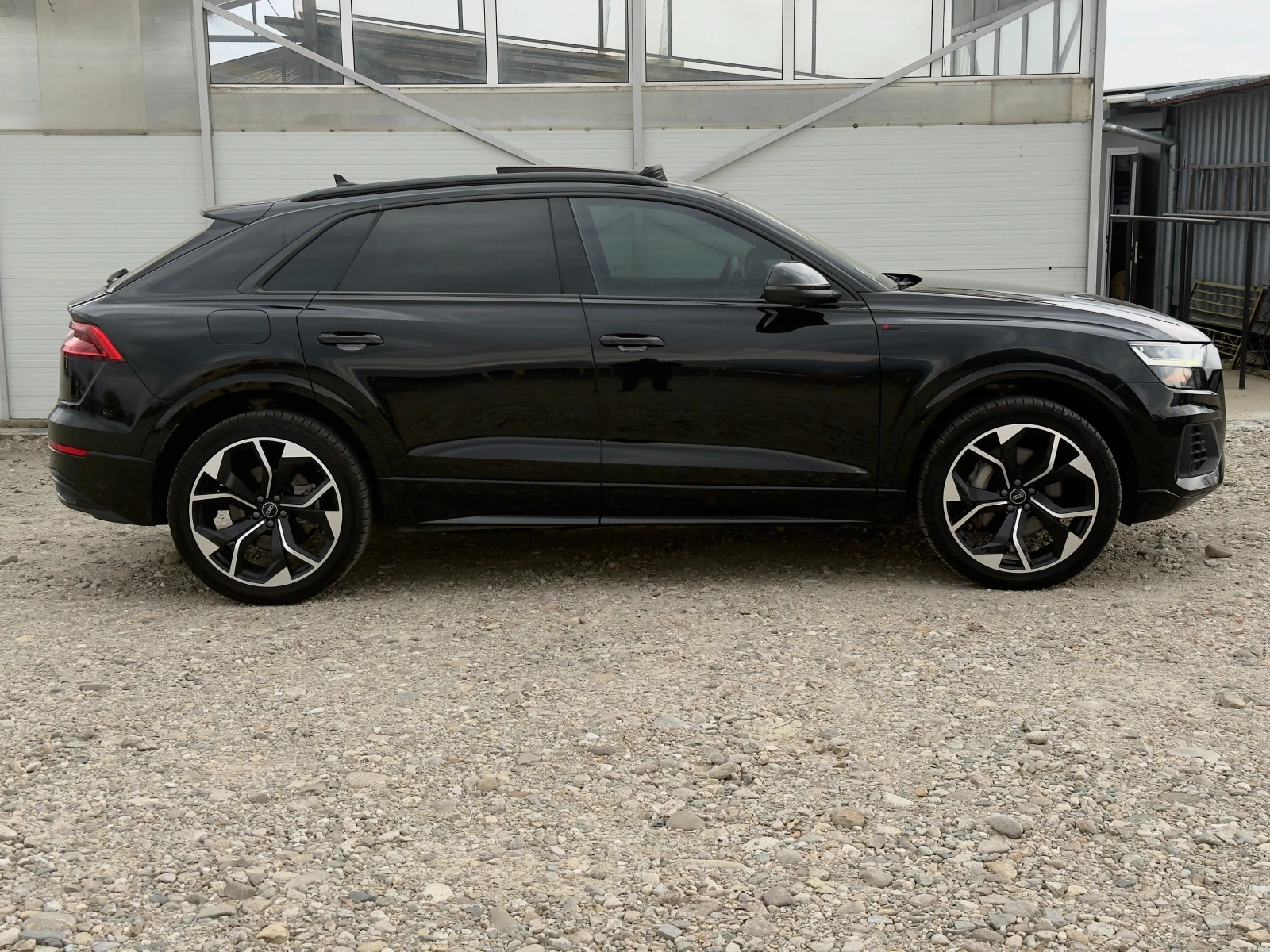 Audi Q8 55 TFSI S-line/92000км/Hibryd/22zoll/Лизинг, снимка 3 - Автомобили и джипове - 53899403