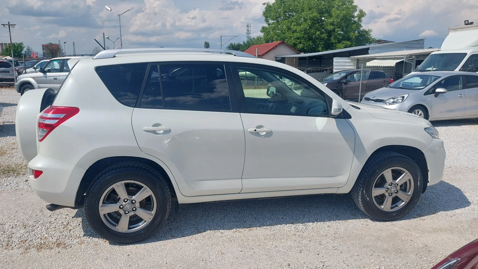 Toyota Rav4 2.2 НАВИ ПОДГРЕВ 4Х4, снимка 4 - Автомобили и джипове - 54822895