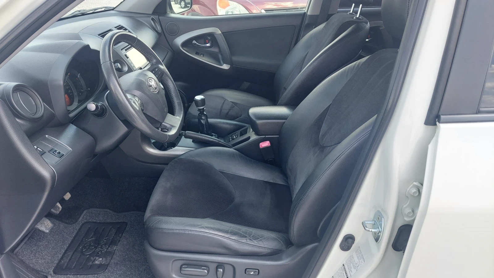 Toyota Rav4 2.2 НАВИ ПОДГРЕВ 4Х4, снимка 8 - Автомобили и джипове - 54822895