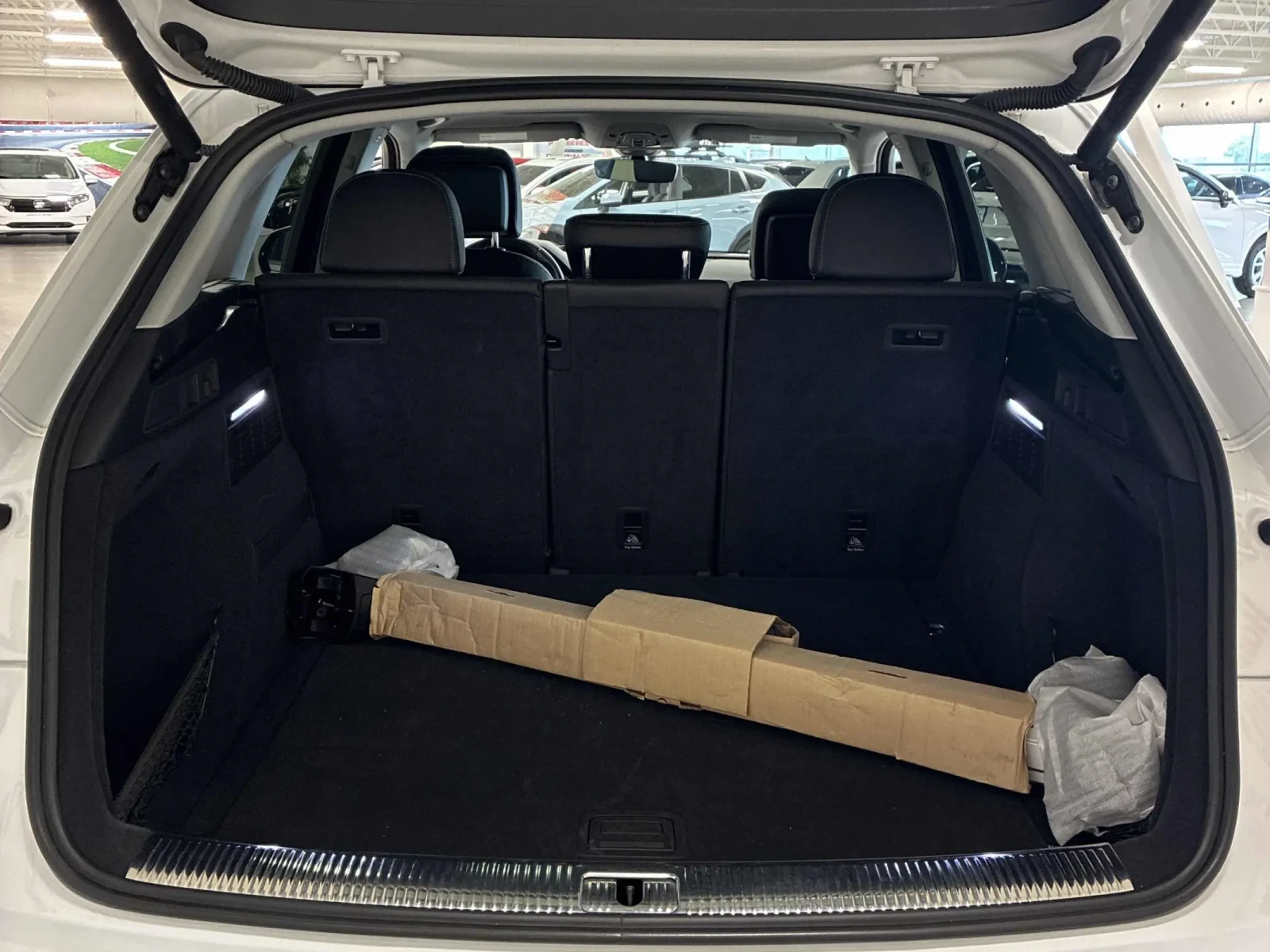 Audi Q5 Progressiv * Keyless * CARFAX * АВТО КРЕДИТ * , снимка 7 - Автомобили и джипове - 54974927