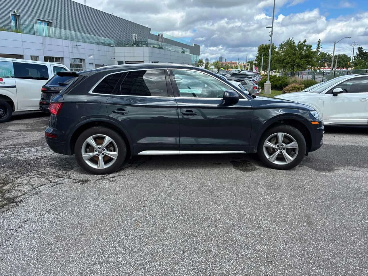 Audi Q5 PROGRESSIV * ПОДГРЕВ * ПАНОРАМА * ПРЕДСТАВИТЕЛСТВО, снимка 4 - Автомобили и джипове - 55158329