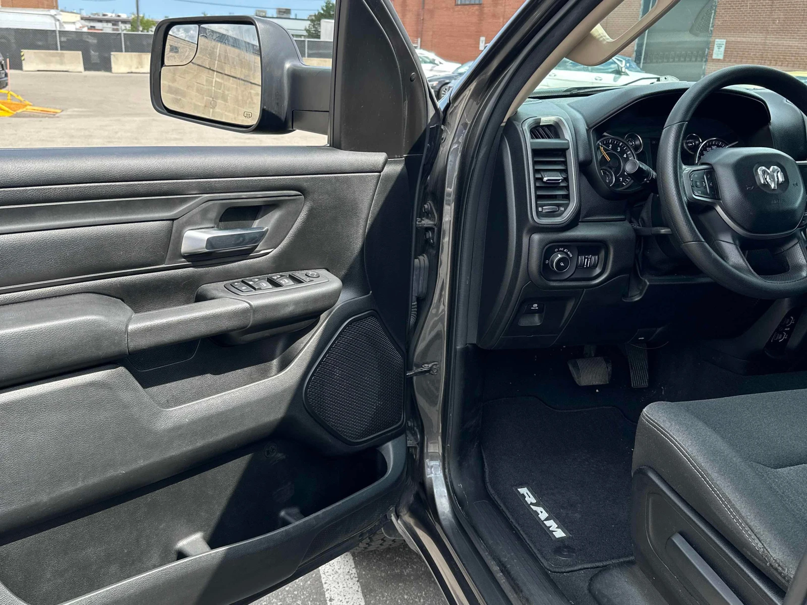 Dodge RAM 1500 * Tradesman * CARFAX * БЕЗ ПЪРВОНАЧАЛНА ВНОСКА, снимка 15 - Автомобили и джипове - 55875643