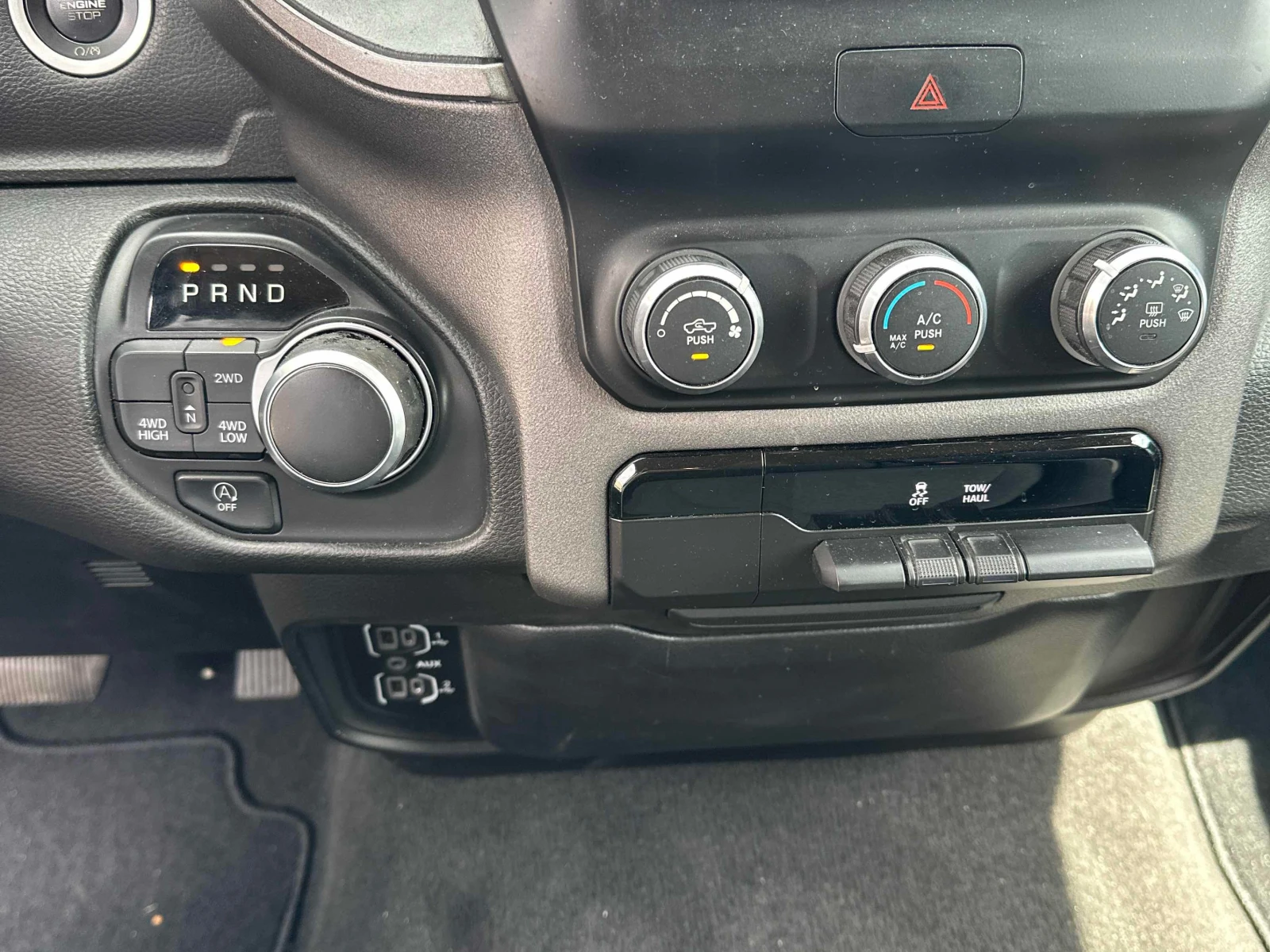 Dodge RAM 1500 * Tradesman * CARFAX * БЕЗ ПЪРВОНАЧАЛНА ВНОСКА, снимка 10 - Автомобили и джипове - 55875643