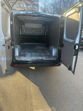 Renault Trafic Дълга база, снимка 10 - Бусове и автобуси - 53684773