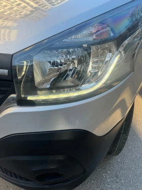 Renault Trafic Дълга база, снимка 8 - Бусове и автобуси - 53684773