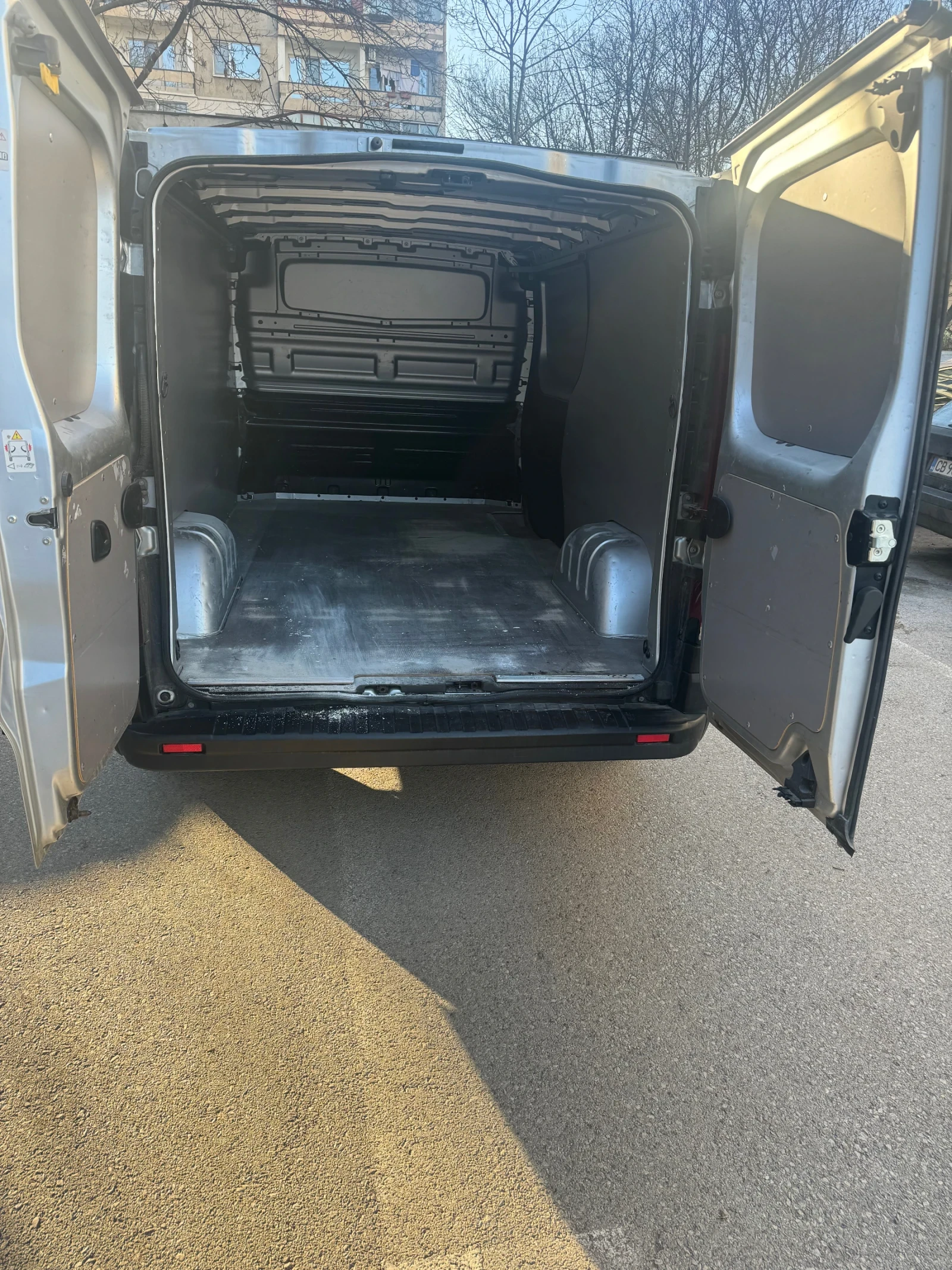 Renault Trafic Дълга база - изображение 10