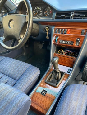 Mercedes-Benz 124 260E, снимка 8