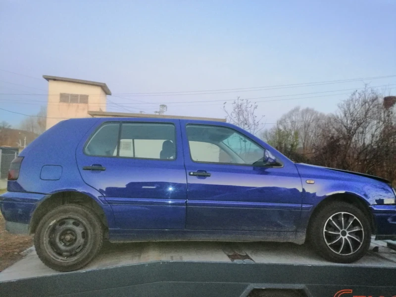 VW Golf, снимка 2 - Автомобили и джипове - 48523655