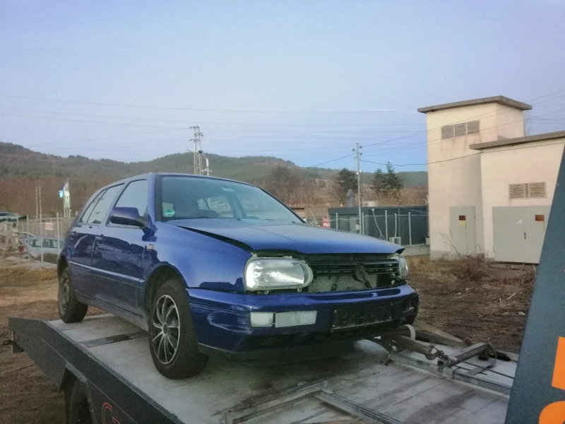 VW Golf, снимка 1 - Автомобили и джипове - 48523655