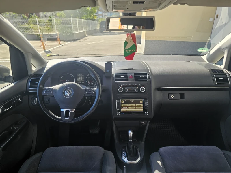 VW Touran, снимка 2 - Автомобили и джипове - 52125176