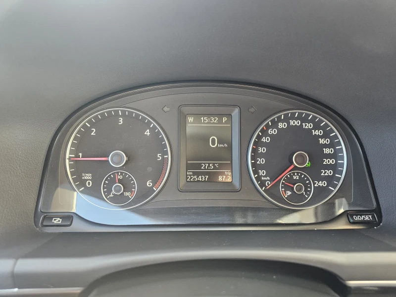 VW Touran, снимка 15 - Автомобили и джипове - 52125176