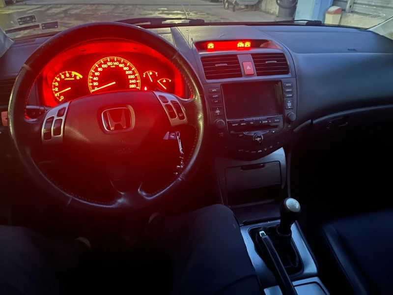 Honda Accord 2.0i, снимка 5 - Автомобили и джипове - 52449589