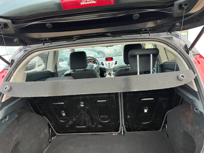 Ford Fiesta 1.4i Titanium, снимка 11 - Автомобили и джипове - 53237702