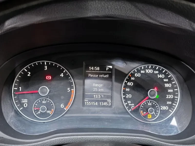 VW Passat 2.0 TDI, снимка 8 - Автомобили и джипове - 54298609