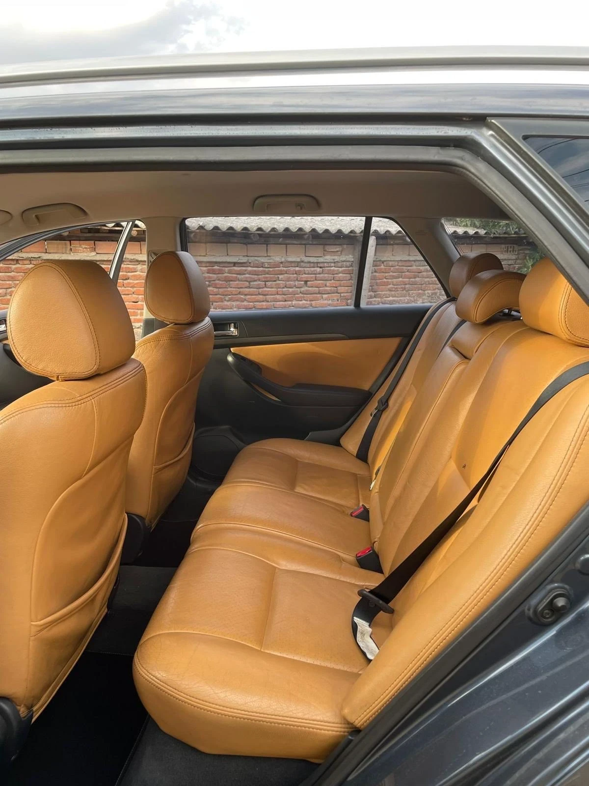 Toyota Avensis 1.8 VVTI АВТОМАТИК - изображение 6