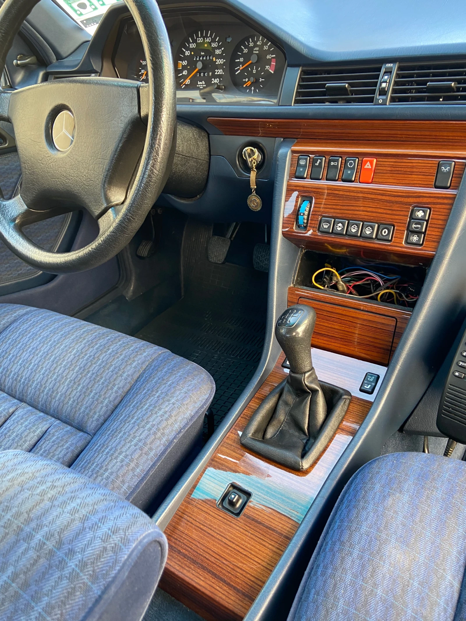 Mercedes-Benz 124 260E - изображение 8