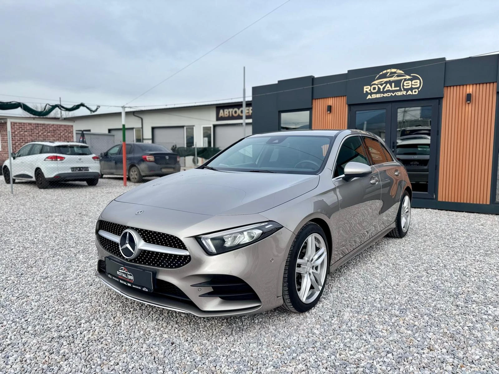 Mercedes-Benz A 220 ::4 MATIC::AMG line::1 собственик - изображение 2