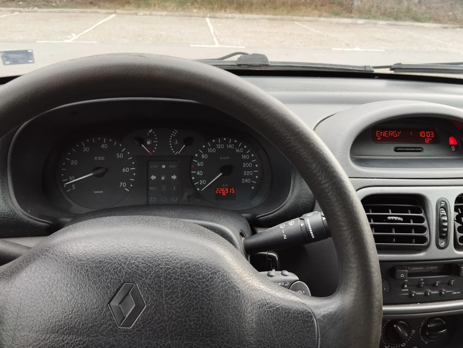 Renault Clio 1.9 dTi, снимка 5 - Автомобили и джипове - 53876589