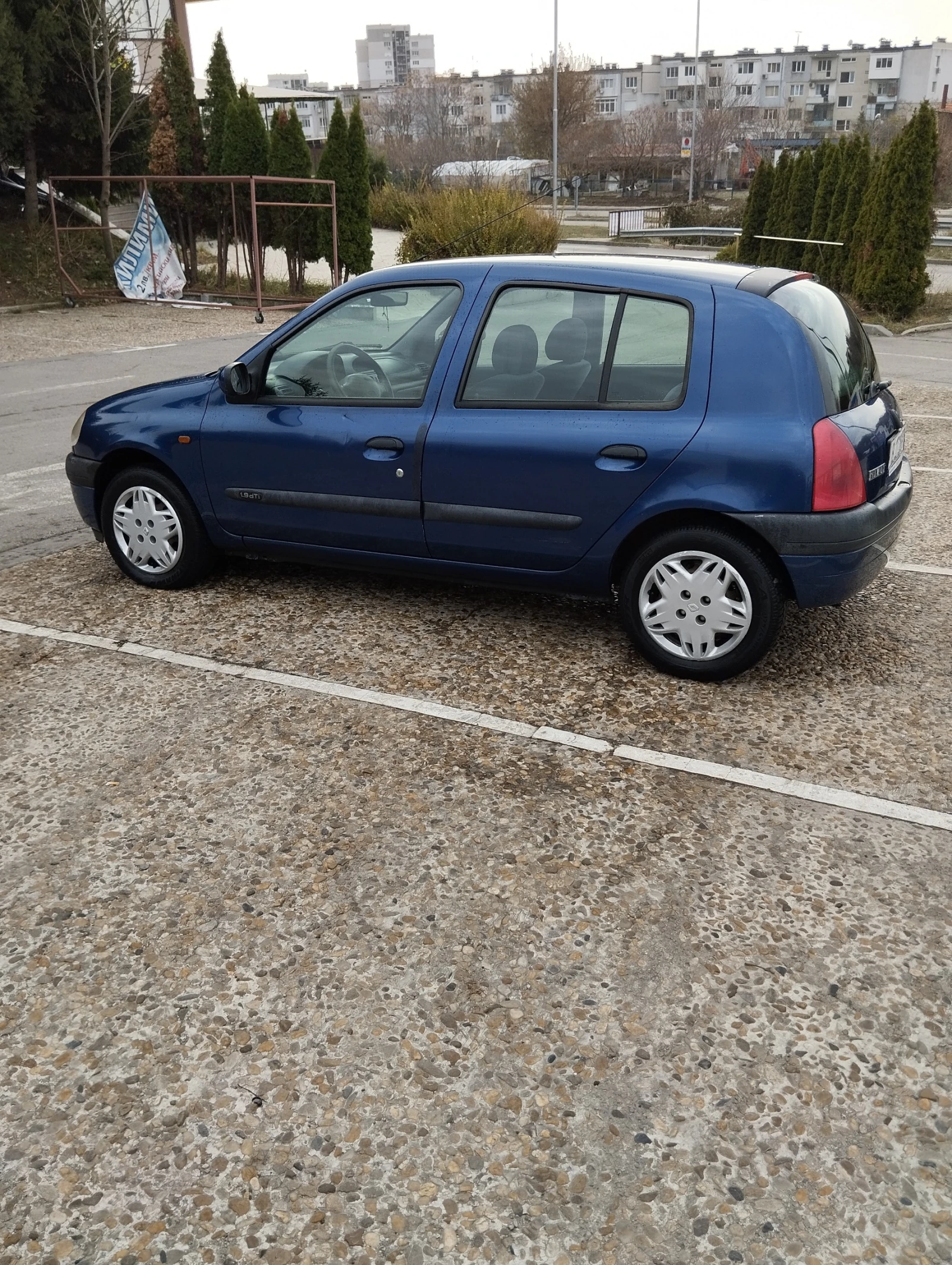 Renault Clio 1.9 dTi, снимка 2 - Автомобили и джипове - 53876589