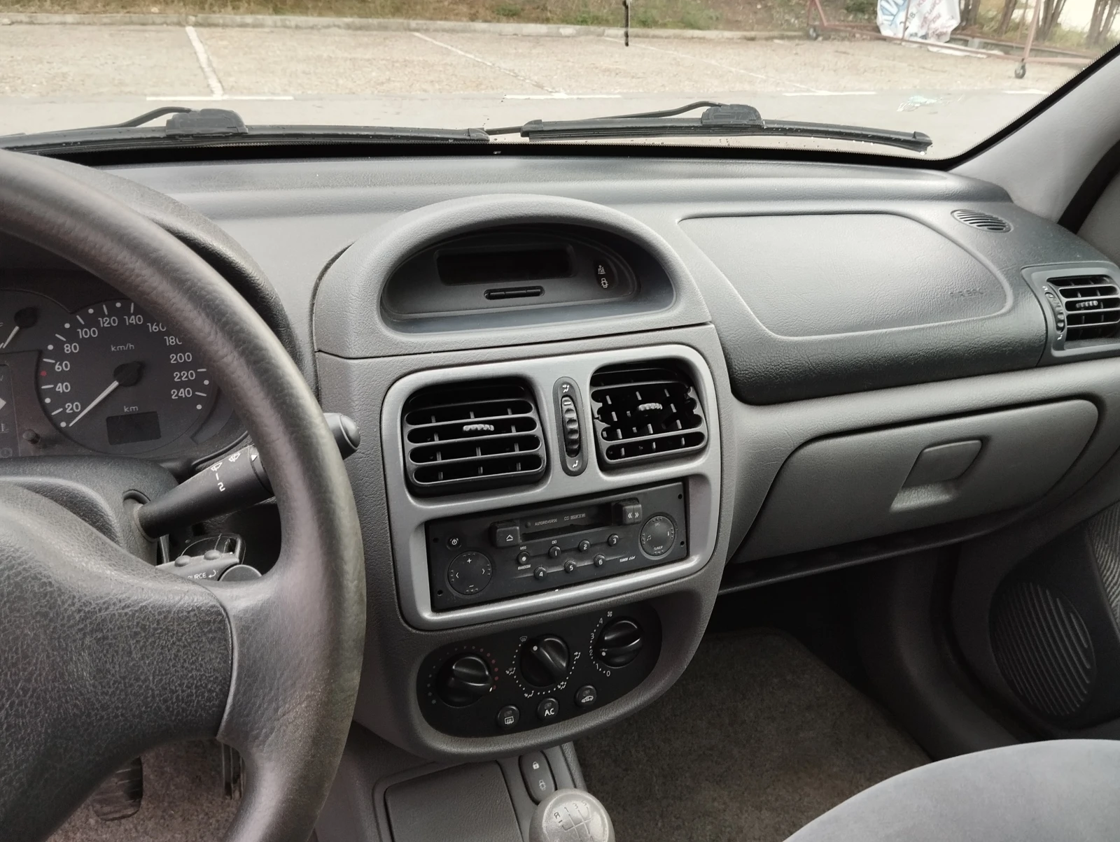 Renault Clio 1.9 dTi, снимка 8 - Автомобили и джипове - 53876589