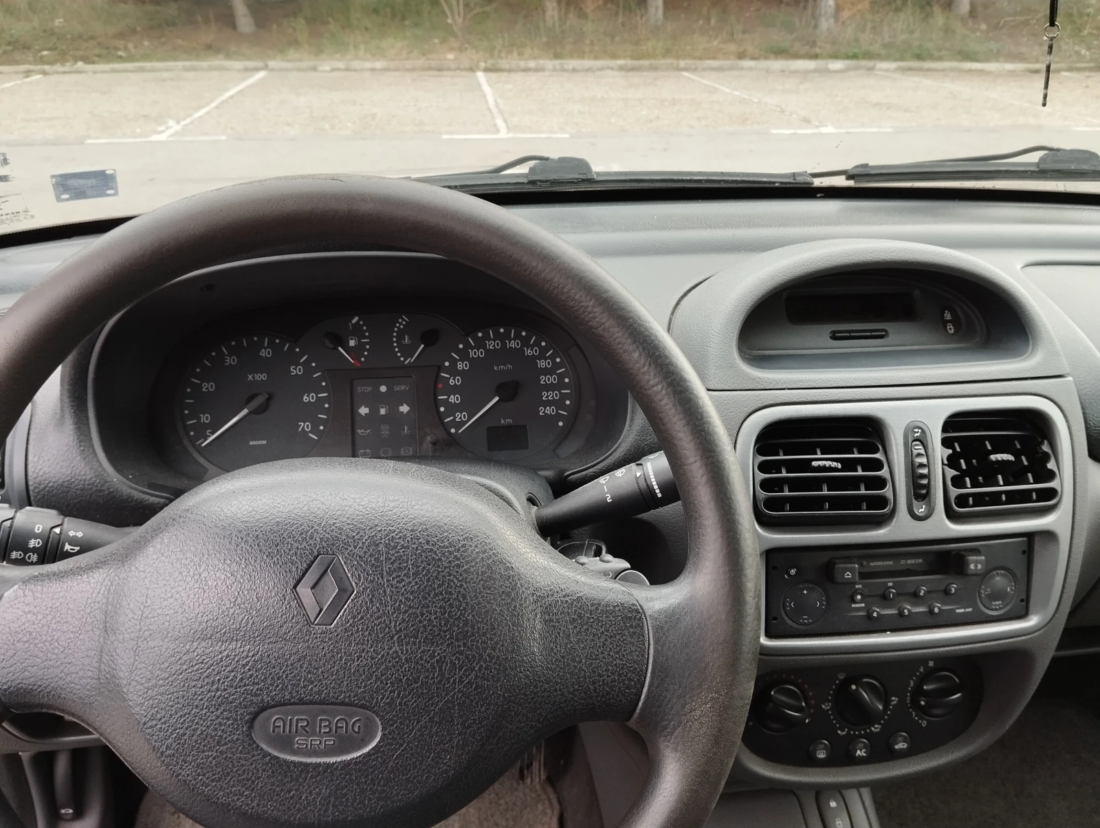 Renault Clio 1.9 dTi, снимка 7 - Автомобили и джипове - 53876589