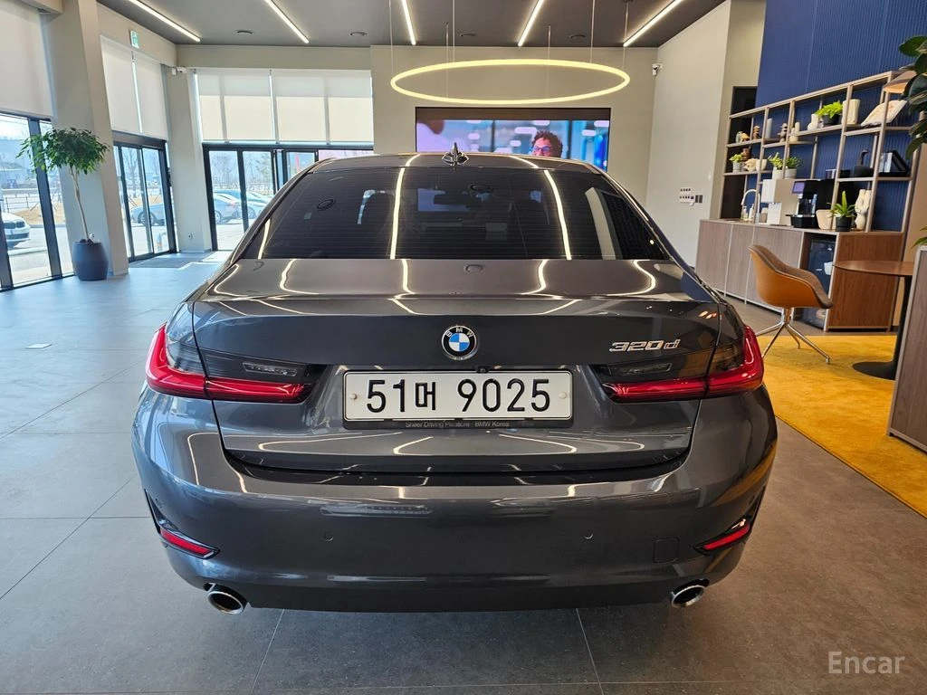 BMW 320 DIGITAL* ПАМЕТ* ПОДГРЕВ* КАМЕРА* ПАНОРАМА* , снимка 3 - Автомобили и джипове - 54370189