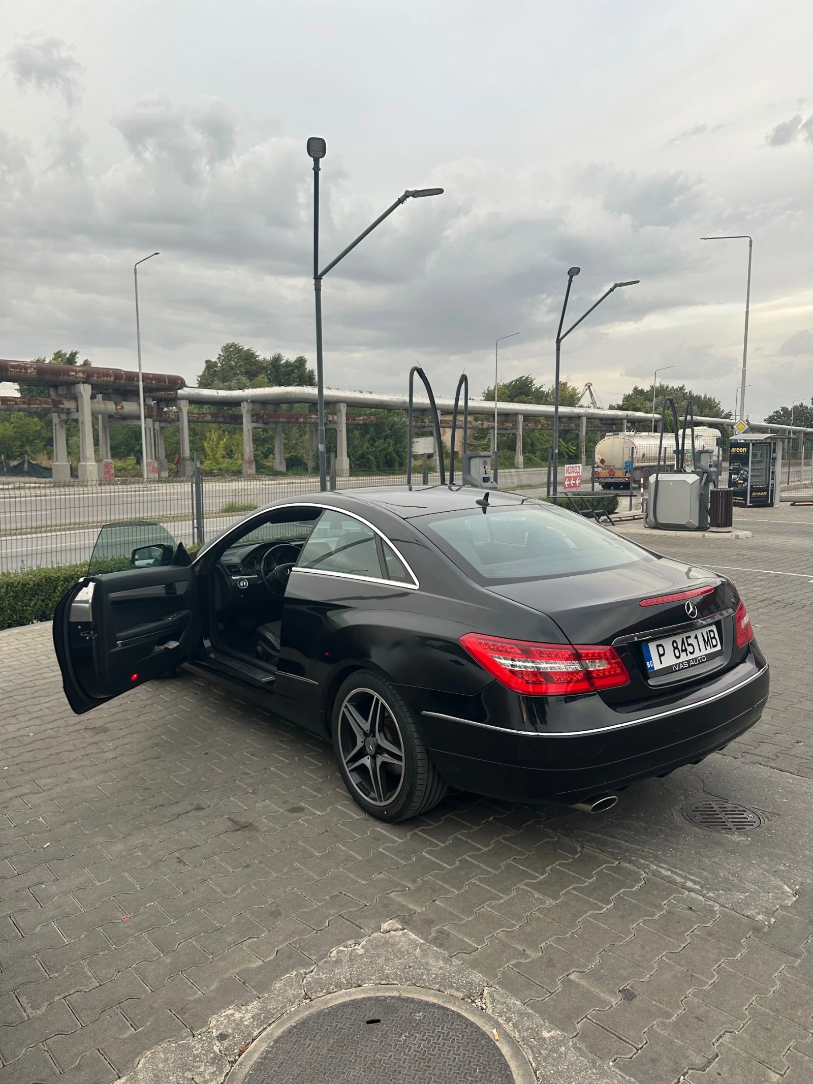 Mercedes-Benz E 220 E220, снимка 5 - Автомобили и джипове - 56166641