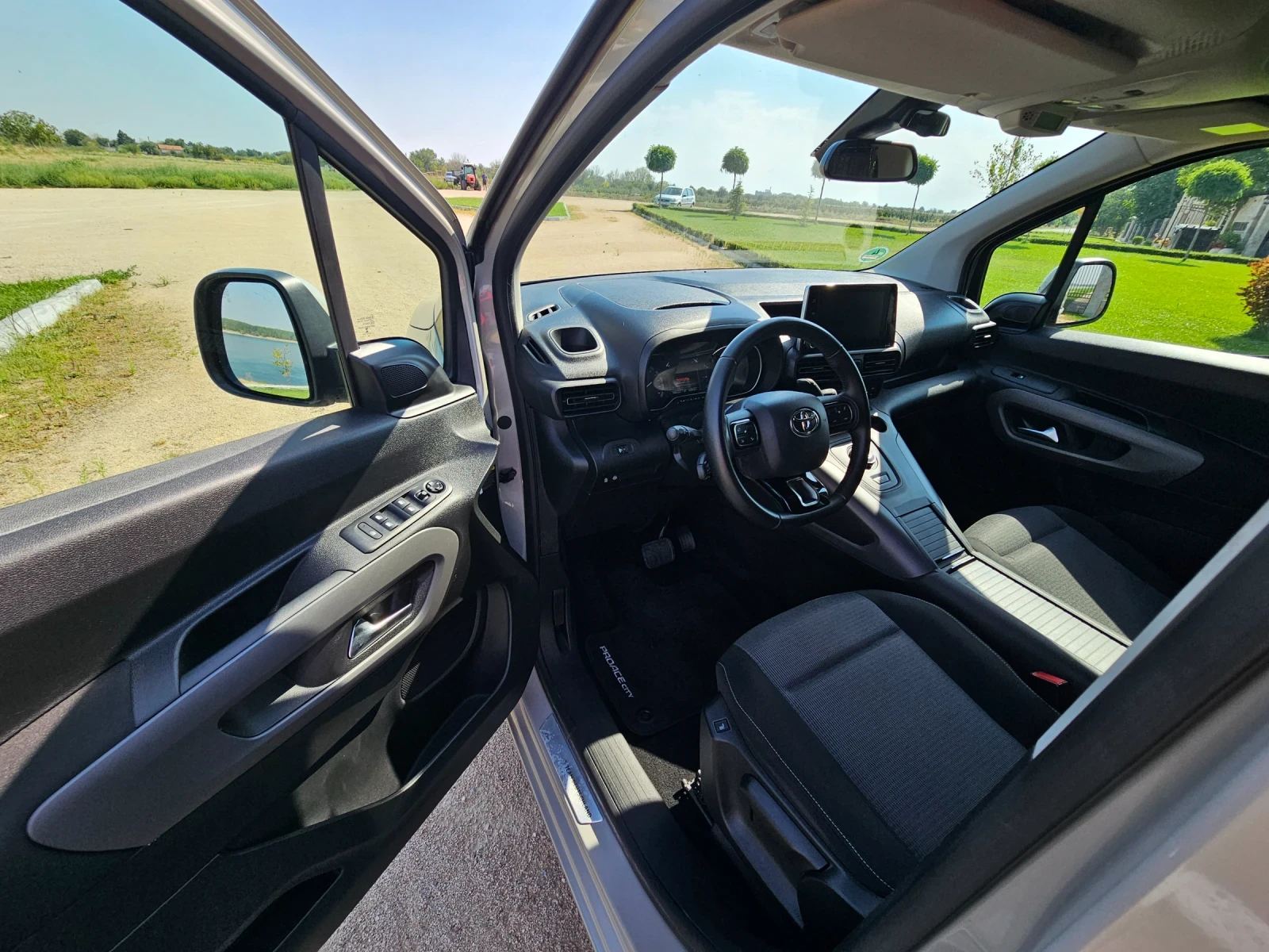 Toyota Proace City 1.2 turbo/Luxuri, снимка 6 - Автомобили и джипове - 56172657