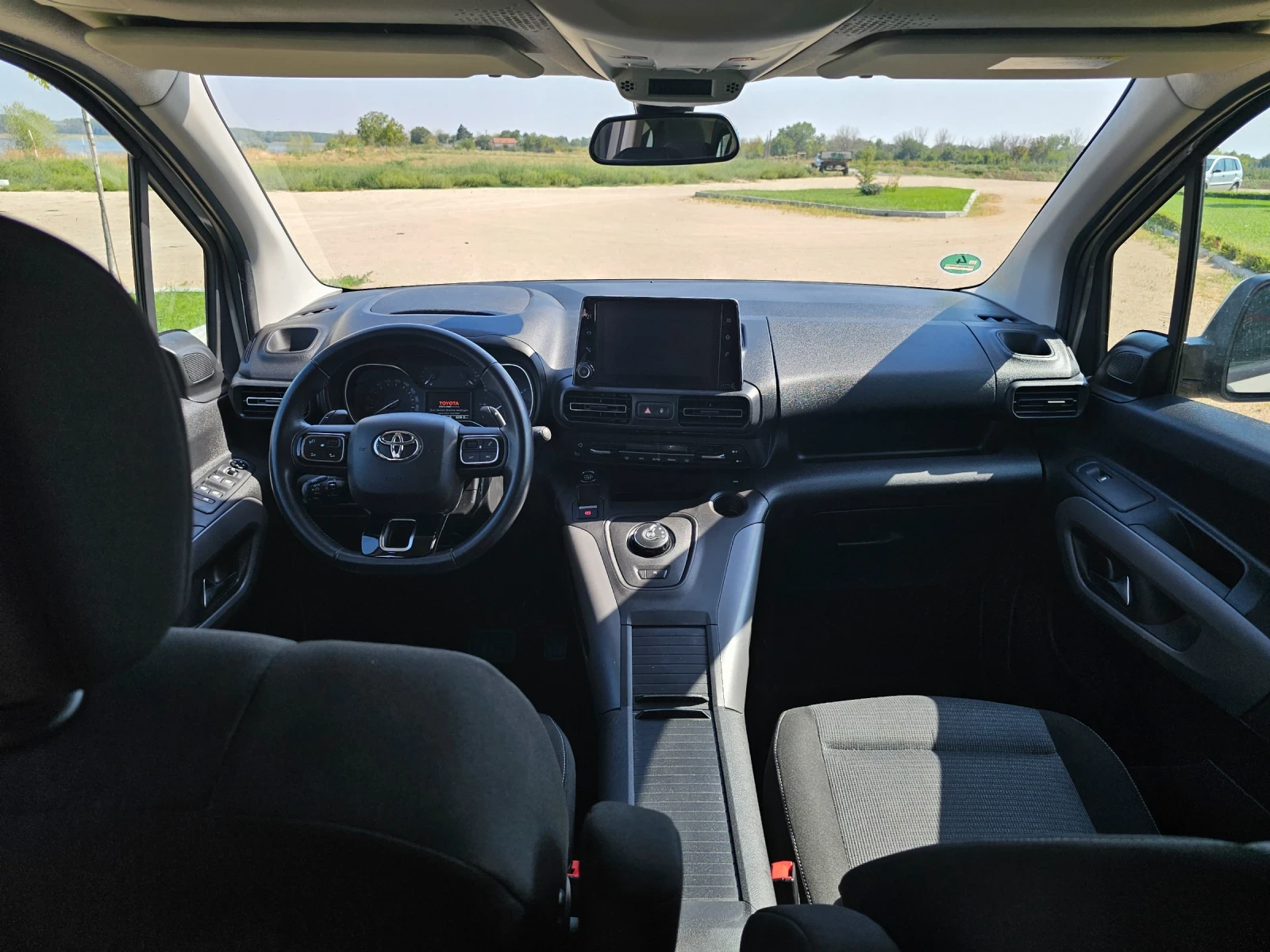 Toyota Proace City 1.2 turbo/Luxuri, снимка 8 - Автомобили и джипове - 56172657