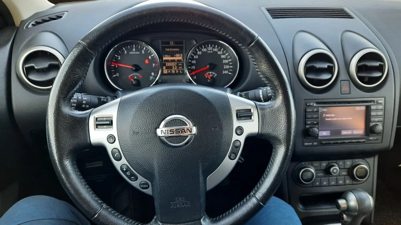 Nissan Qashqai 1.6i 117кс, снимка 9 - Автомобили и джипове - 42790921