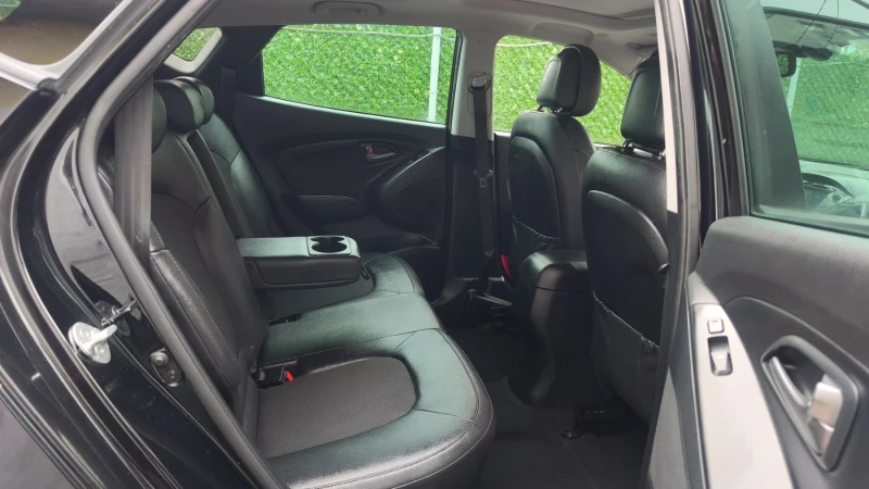 Hyundai IX35 1.7 CRDi XPossible 2WD, снимка 13 - Автомобили и джипове - 52195497