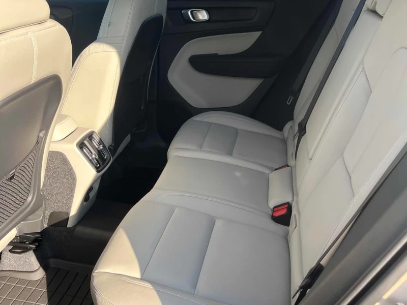 Volvo XC40 * Ultra Dark Theme * CARFAX * БЕЗ ПЪРВОНАЧАЛНА ВНО, снимка 10 - Автомобили и джипове - 53062902