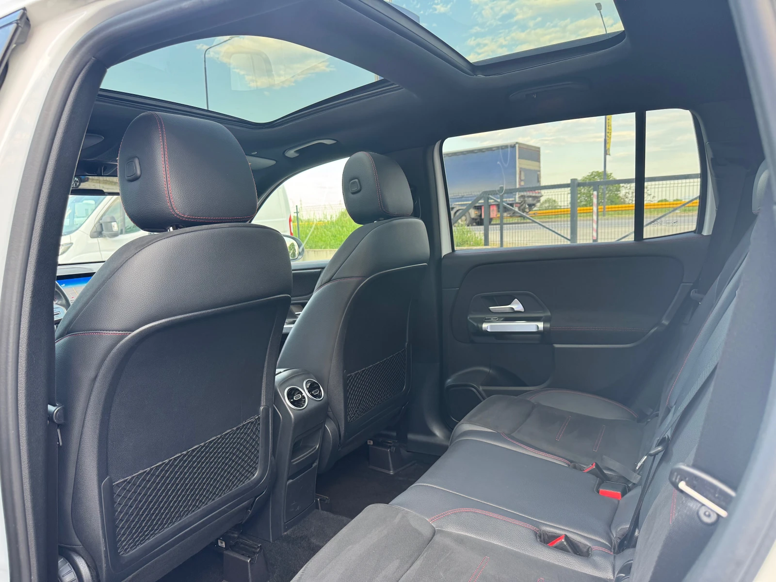 Mercedes-Benz GLB AMG premium plus= панорама, снимка 13 - Автомобили и джипове - 54349945