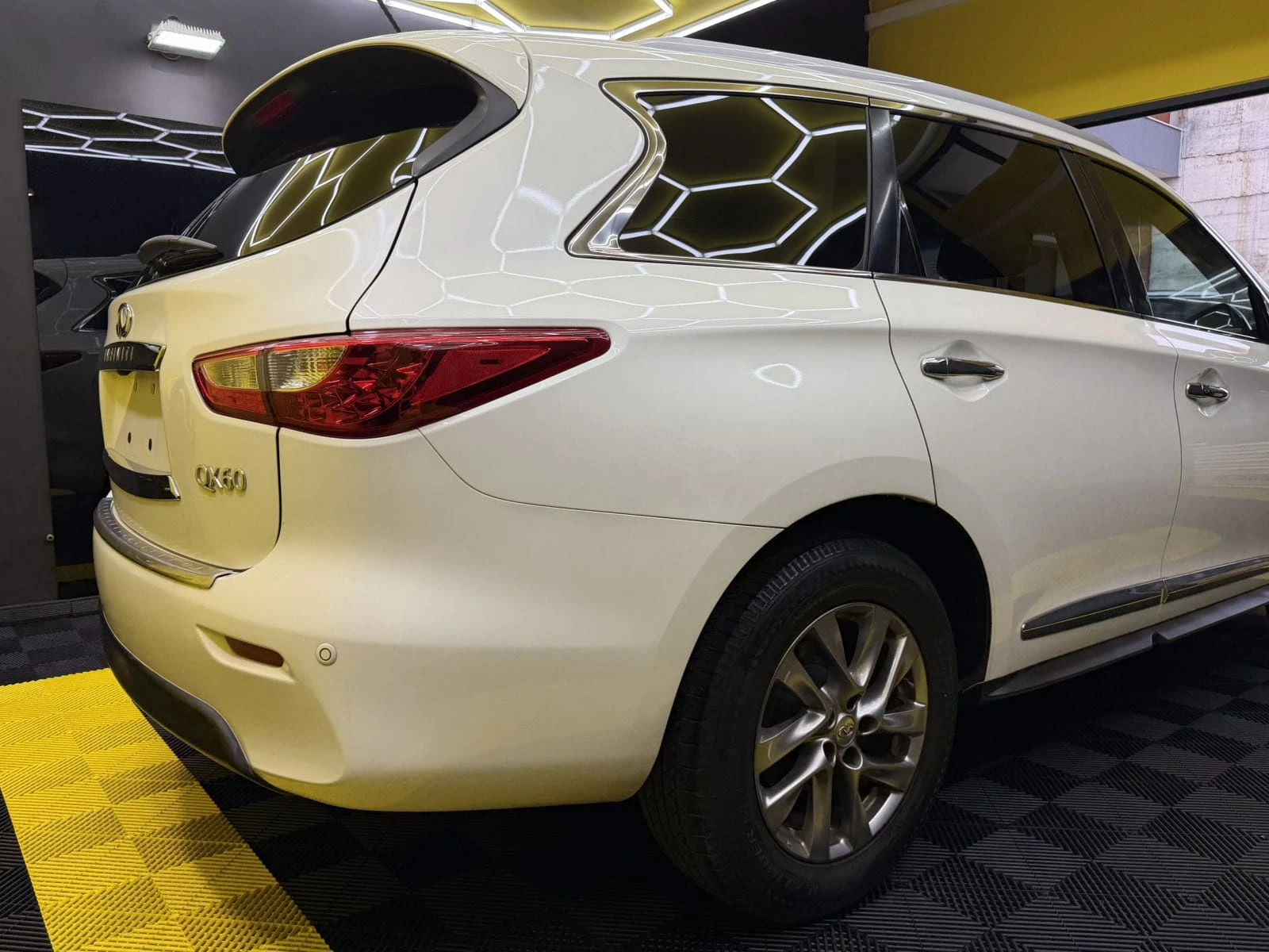 Infiniti QX60, снимка 3 - Автомобили и джипове - 54787468