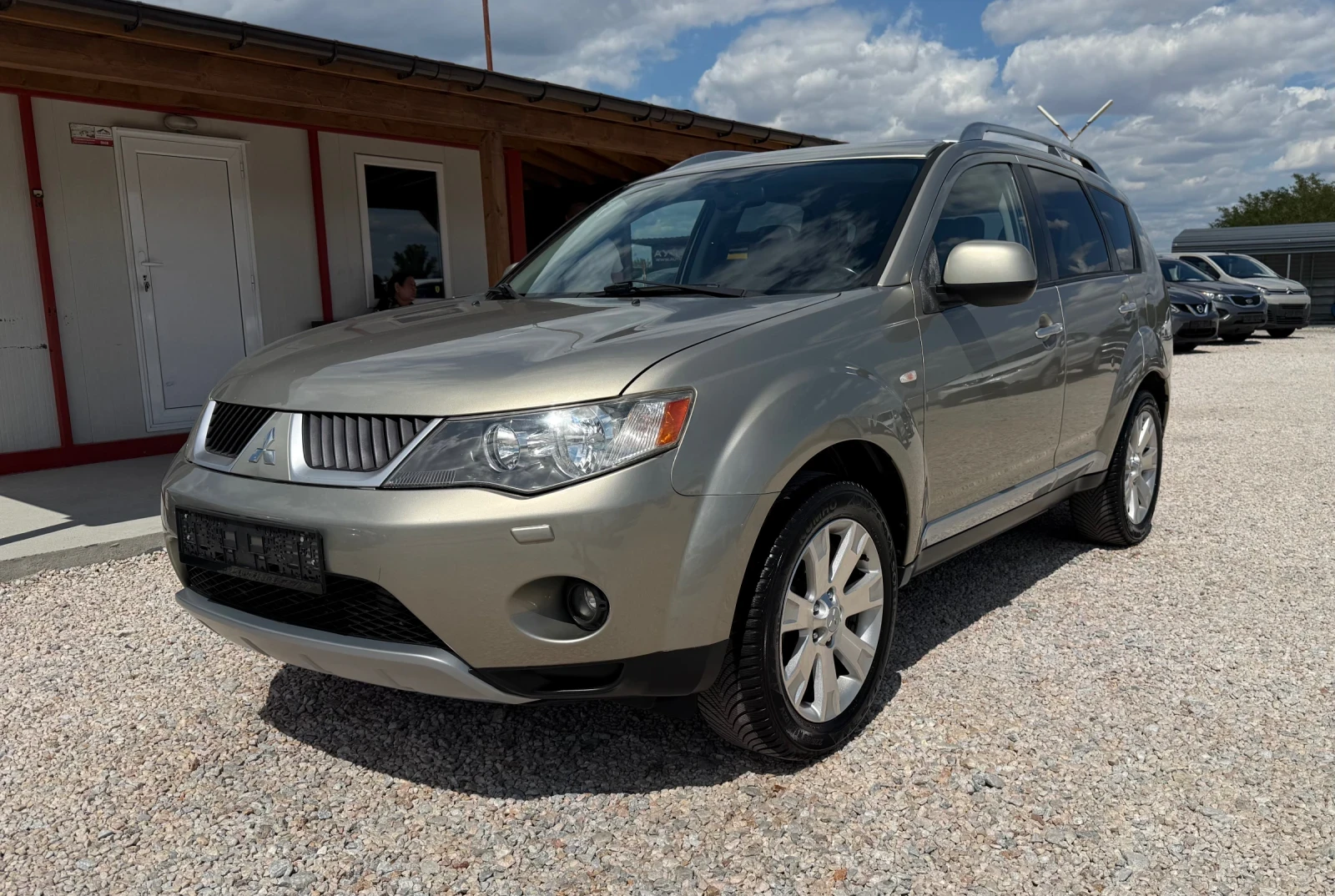Mitsubishi Outlander 2.0d* 140k.c* 4x4* 7-местен* Подгрев* 