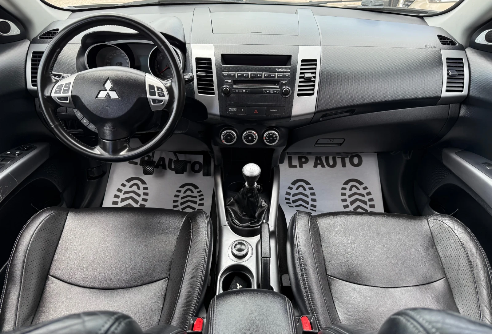 Mitsubishi Outlander 2.0d* 140k.c* 4x4* 7-местен* Подгрев* , снимка 8 - Автомобили и джипове - 55279200