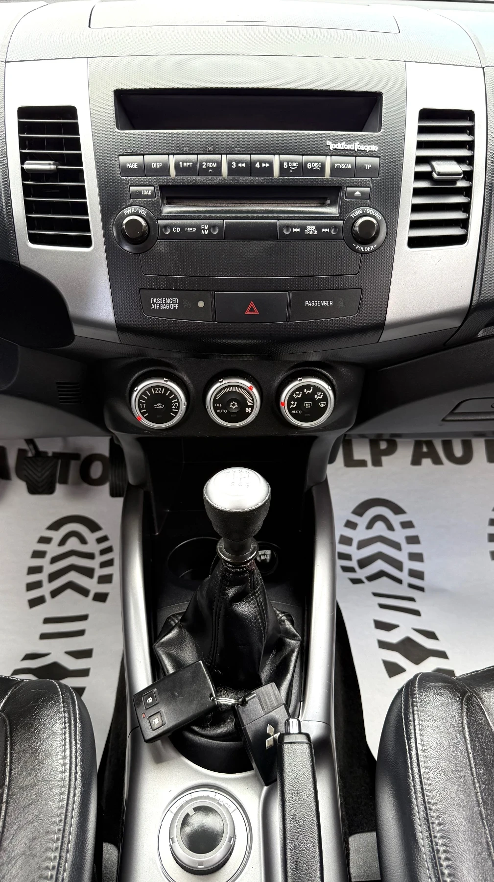 Mitsubishi Outlander 2.0d* 140k.c* 4x4* 7-местен* Подгрев* , снимка 13 - Автомобили и джипове - 55279200